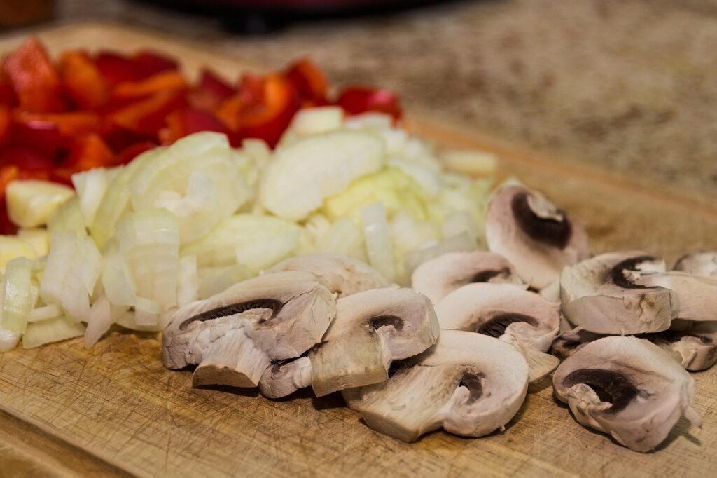 mushrooms, onions, peppers, capsicums, chopping board, sliced, chopped, diced, organic, vegetables, healthy, cutting, fresh, raw, cutting board, kitchen, preparation, food